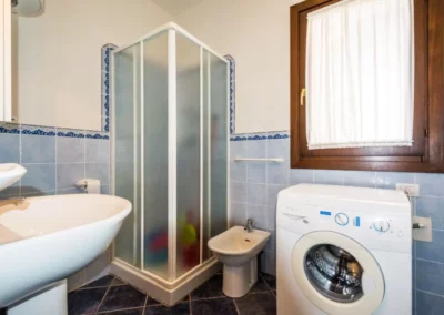 affitti-sardegna-villetta-4-posti-letto-blu-s-immobiliare-italia-bagno