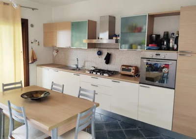 affitti-sardegna-villetta-6-posti-letto-blu-s-immobiliare-italia-cucina