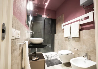 badia-rosa-centro-storico-blu-s-immobiliare-affitti-brevi-modena-italia-bagno