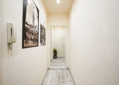 badia-rosa-centro-storico-blu-s-immobiliare-affitti-brevi-modena-italia-ingresso